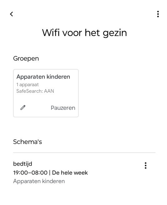 Google Home scherm met wifi voor het gezin en een groep voor apparaten van kinderen
