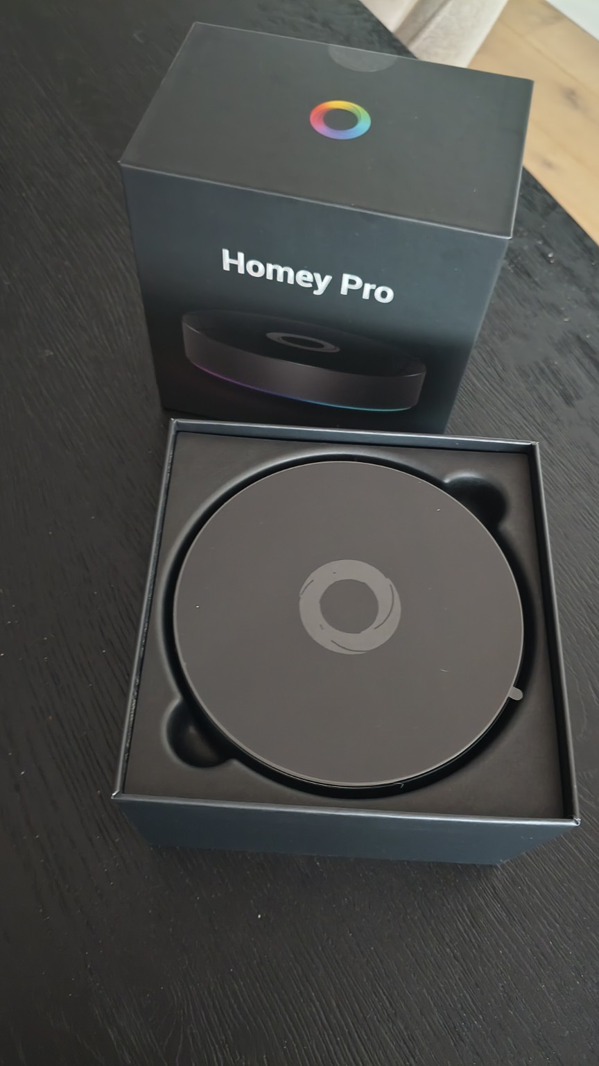 Doos van de Homey Pro 2026